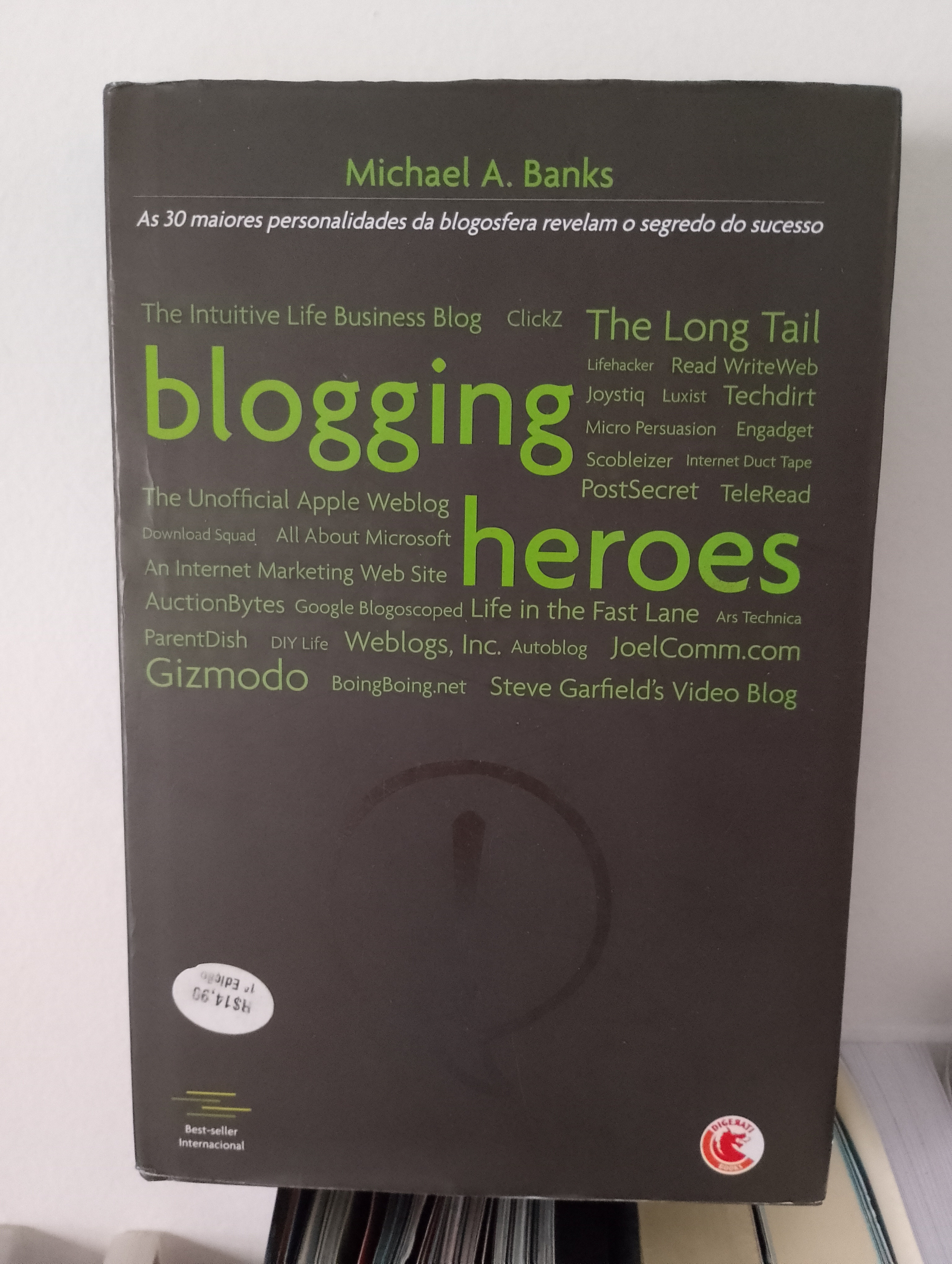 Capa de livro com o título blogging heroes em destaque, junto com nomes de blogs e sites de tecnologia, e o autor Michael A. Banks mencionado no topo.